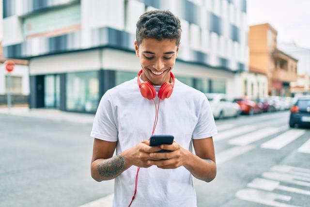 The Life of a Smartphone: 2025 Connectivity Report